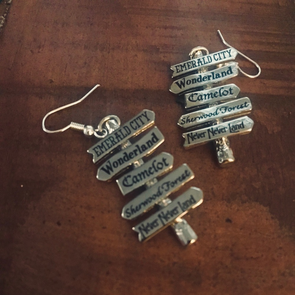 FREE W/ BUNDLE OF 2+ Disney Themed Earrings